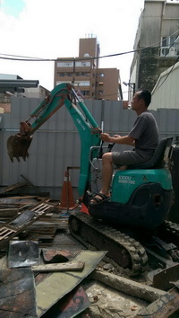 台東小怪手(挖土機)