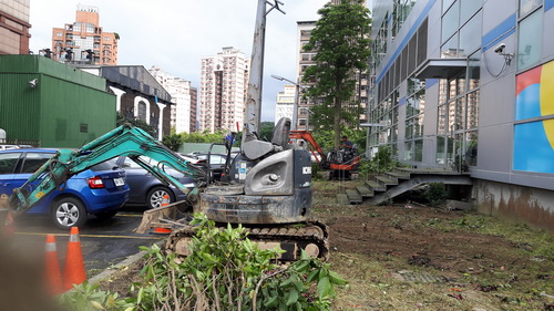 台東小型怪手挖土機