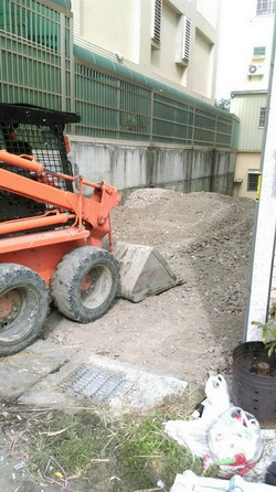 台東小山貓(鏟土機,推土機)整地